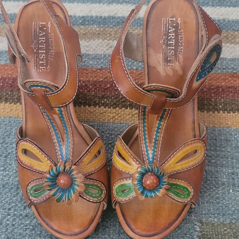 L'Artist by Spring Step sandals with leather flowers and fabric detail